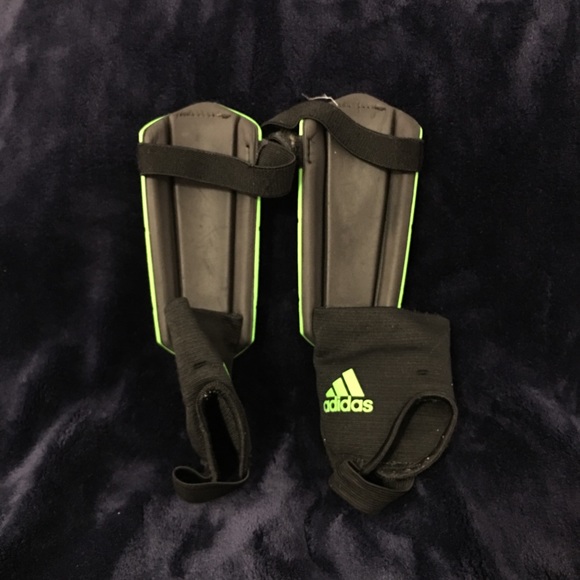 Boys Adidas shin guards - Picture 3 of 3